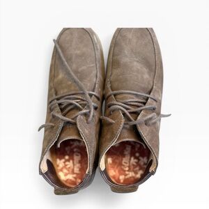 OluKai Men's Tan Chukka Boots